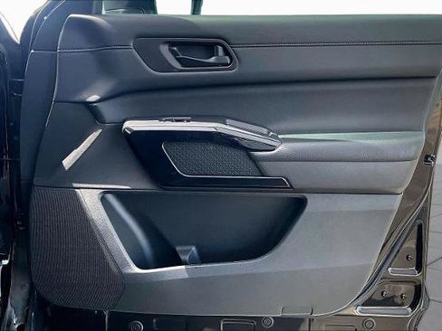 Certified 2024 Nissan Pathfinder SV FWD image 22
