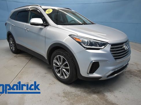 Used 2017 Hyundai Santa Fe SE FWD image 1