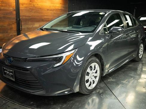 Used 2023 Toyota Corolla LE FWD image 2