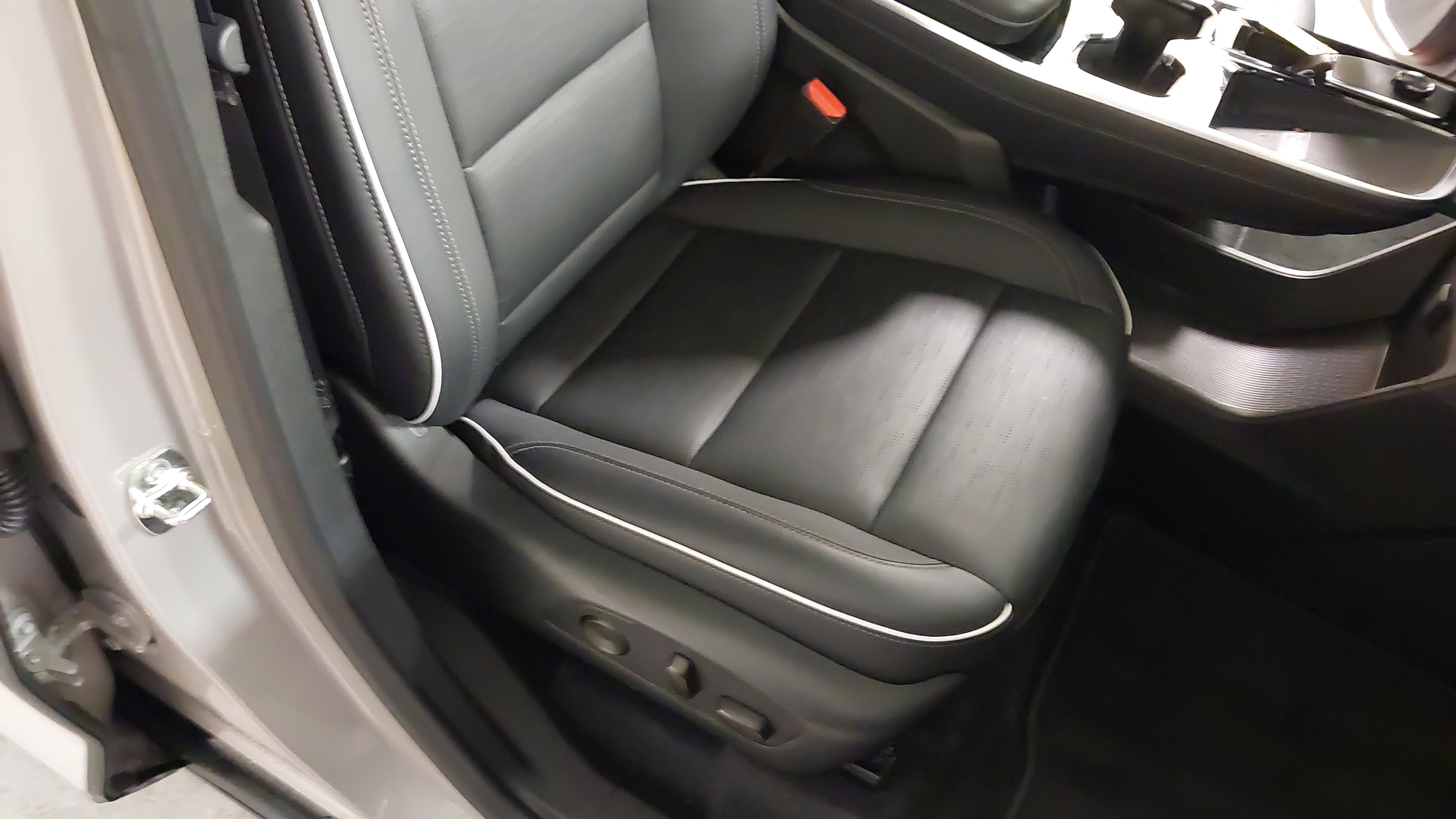 Used 2026 Buick Enclave Sport Touring AWD/4WD image 26