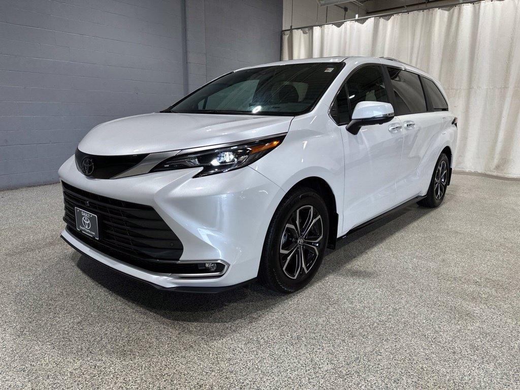 Used 2026 Toyota Sienna Platinum AWD/4WD image 5