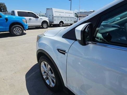 Used 2019 Ford Escape SE FWD image 10