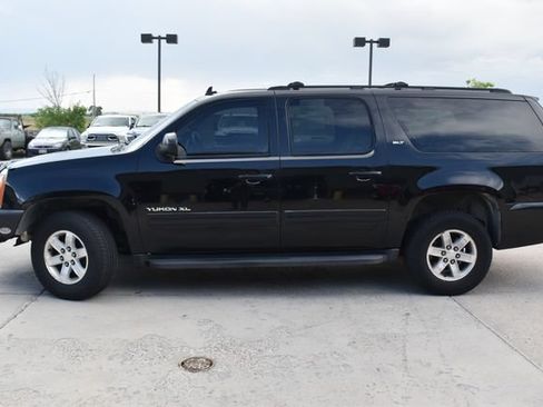 Used 2011 GMC Yukon XL SLT w/ SLT-2 Equipment Package AWD/4WD image 9
