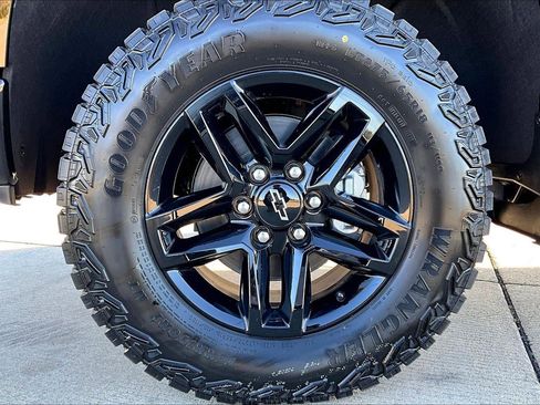 New 2026 Chevrolet Silverado 1500 Custom Trail Boss w/ Turbomax Blackout Package AWD/4WD image 12