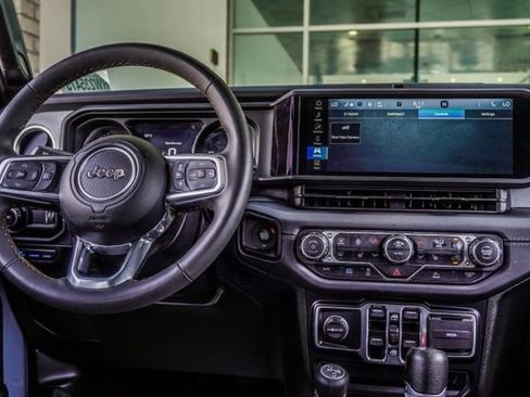 Used 2024 Jeep Wrangler Unlimited Sahara AWD/4WD image 18