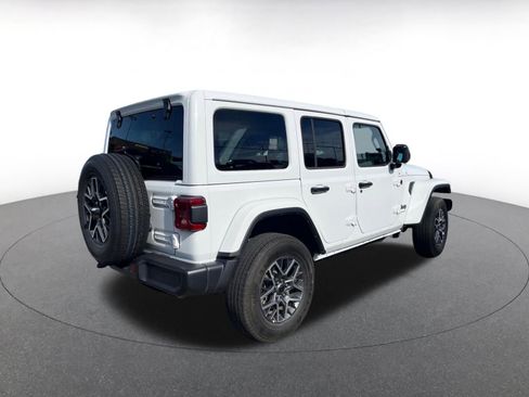 Used 2025 Jeep Wrangler Unlimited Sahara AWD/4WD image 7