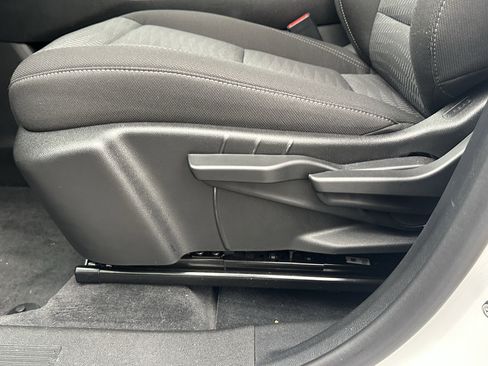 New 2026 Chevrolet Equinox LT image 10