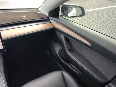 Used 2022 Tesla Model 3 Long Range image 18
