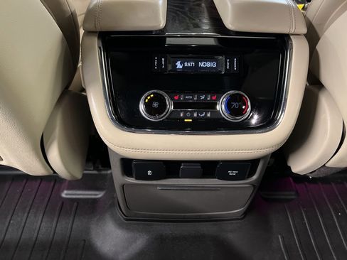 Used 2018 Lincoln Navigator L Reserve w/ Technology Package image 33