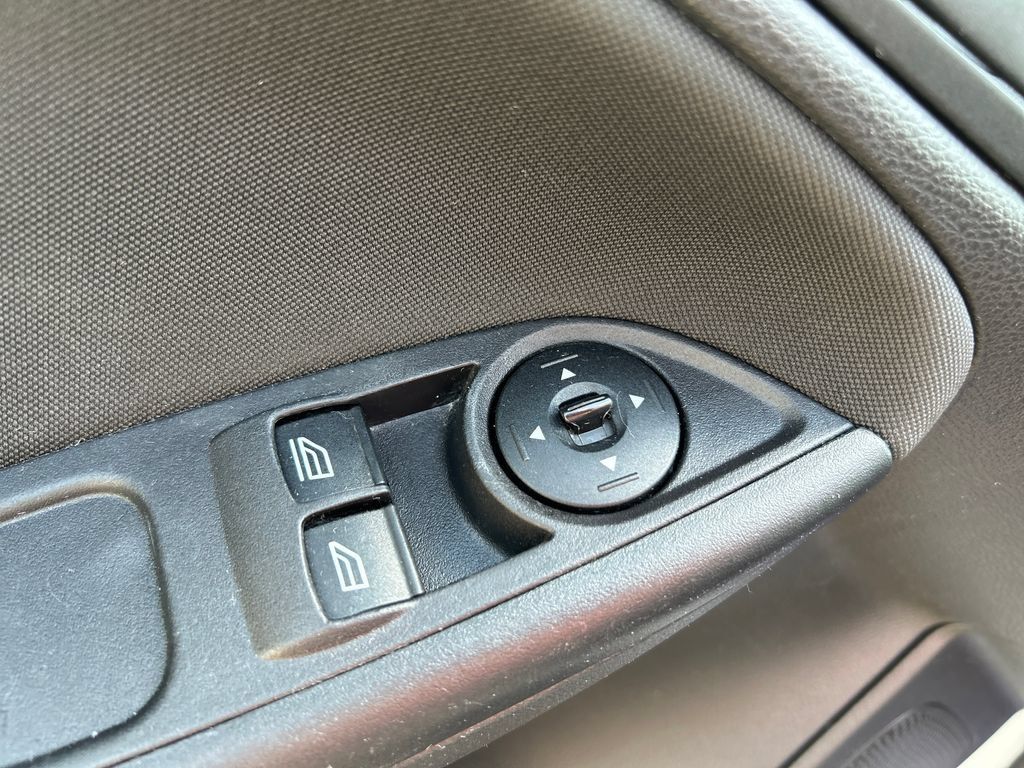 Used 2015 Ford Focus S FWD image 17