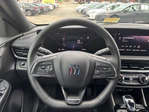 Used 2025 Buick Envista Sport Touring image 28