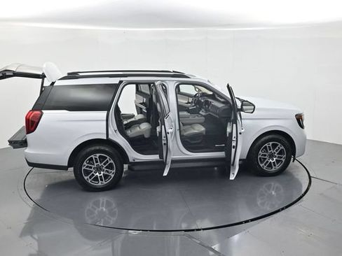 Certified 2025 Ford Expedition Active AWD/4WD image 51