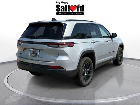 Certified 2025 Jeep Grand Cherokee Altitude AWD/4WD image 10