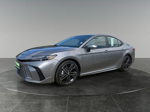 Used 2026 Toyota Camry XSE FWD image 3