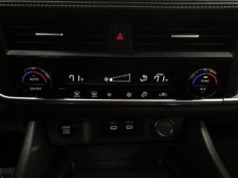 Certified 2025 Nissan Rogue SV image 24