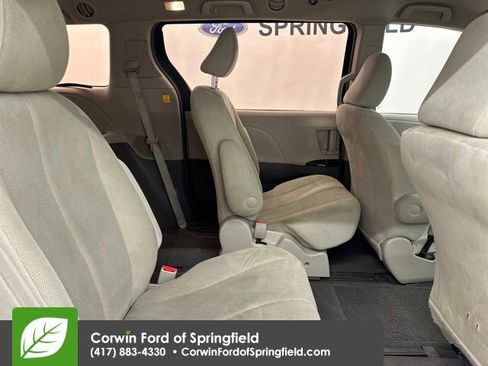Used 2011 Toyota Sienna Base image 13