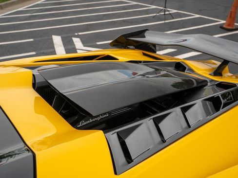 Used 2024 Lamborghini Revuelto AWD/4WD image 32