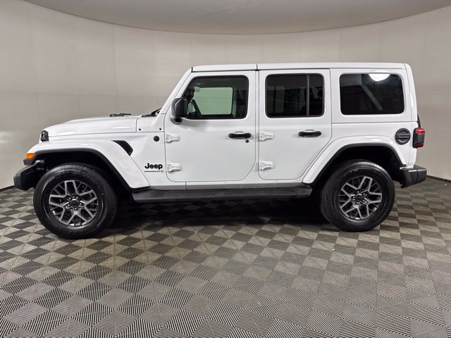 Used 2026 Jeep Wrangler Unlimited Sahara AWD/4WD image 7