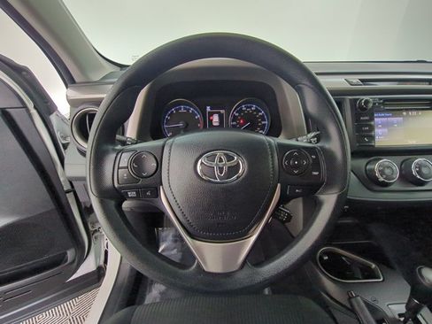Used 2018 Toyota RAV4 LE FWD image 29