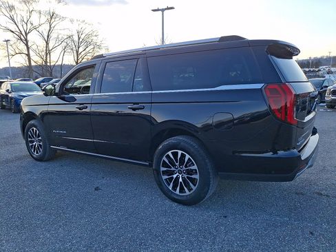 Certified 2025 Ford Expedition Max Platinum image 4