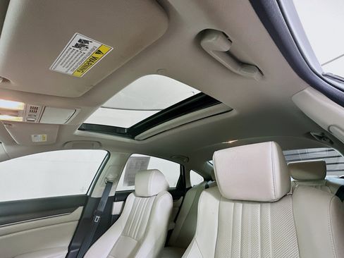 Used 2018 Honda Accord Touring image 26