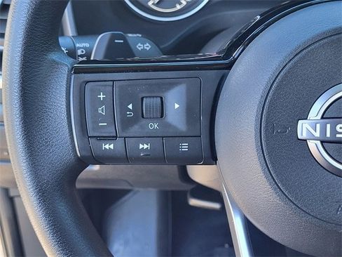Used 2023 Nissan Rogue SV image 12