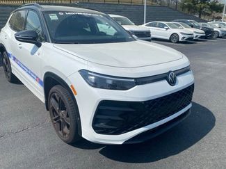 Used 2025 Volkswagen Tiguan SE R-Line video 1