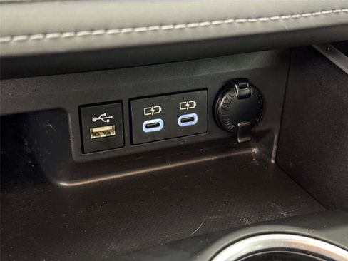 Certified 2024 Toyota Highlander XLE image 29