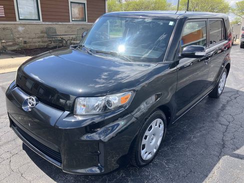 Used 2012 Scion xB FWD image 7