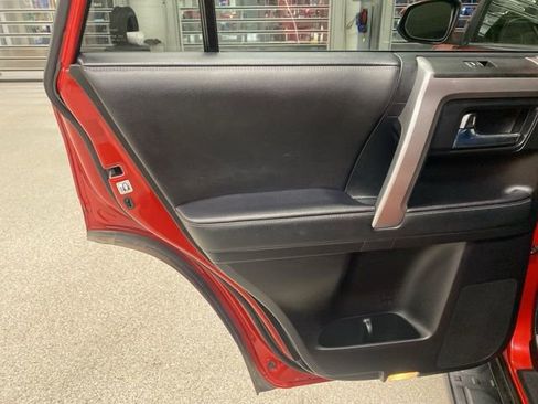 Used 2021 Toyota 4Runner SR5 Premium image 32