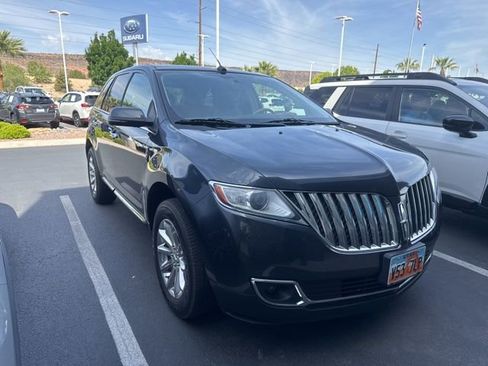 Used 2013 Lincoln MKX FWD image 2