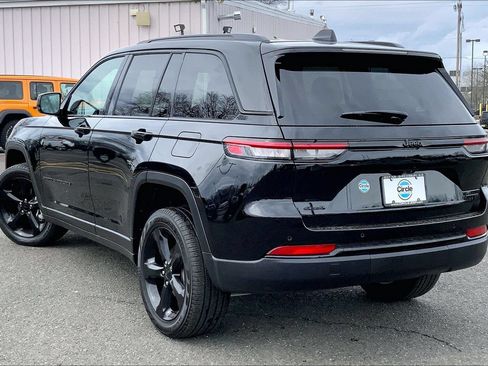 Certified 2024 Jeep Grand Cherokee Limited w/ Black Appearance Package AWD/4WD image 11