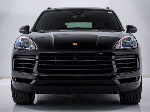 Certified 2023 Porsche Cayenne Platinum Edition image 6