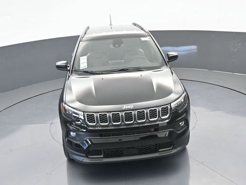 Used 2025 Jeep Compass Latitude image 42