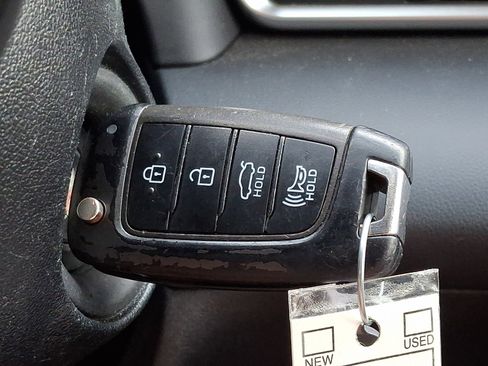 Used 2022 Hyundai Elantra SE FWD image 21