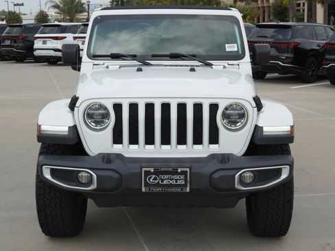 Used 2019 Jeep Wrangler Unlimited Sahara image 2