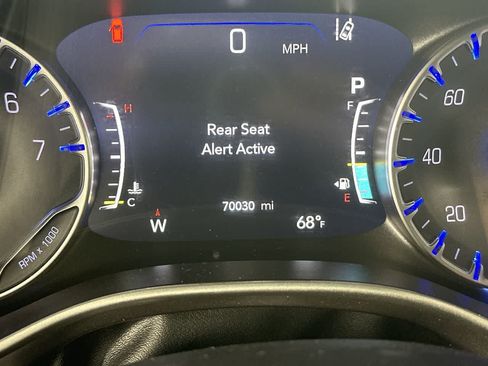 Used 2024 Chrysler Pacifica Touring-L FWD image 15
