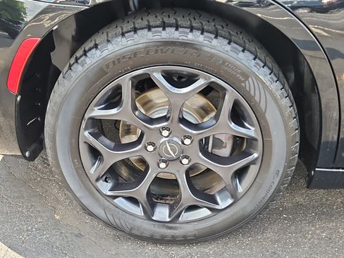 Used 2019 Chrysler 300 Touring w/ Sport Appearance Package AWD/4WD image 5