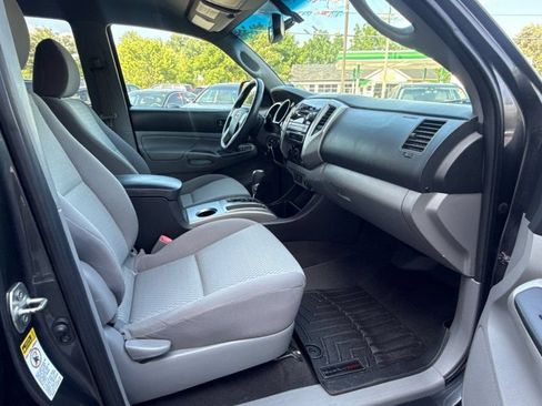 Used 2012 Toyota Tacoma 4x4 Double Cab w/ SR5 Pkg image 16