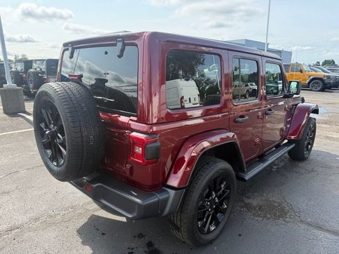 Used 2021 Jeep Wrangler Unlimited Sahara w/ Cold Weather Group AWD/4WD image 3