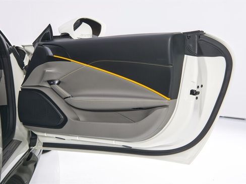 Used 2021 Ferrari Roma RWD image 30