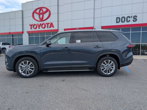 New 2026 Toyota Grand Highlander AWD image 2