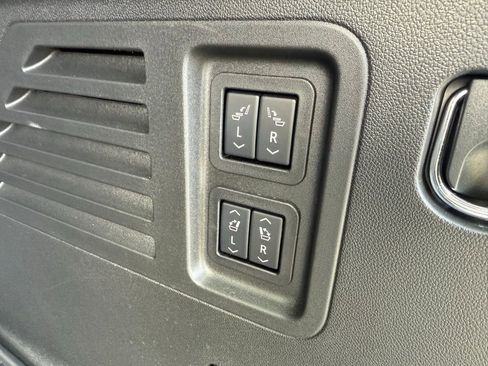 Used 2025 Buick Enclave Sport Touring w/ Super Cruise Package image 34