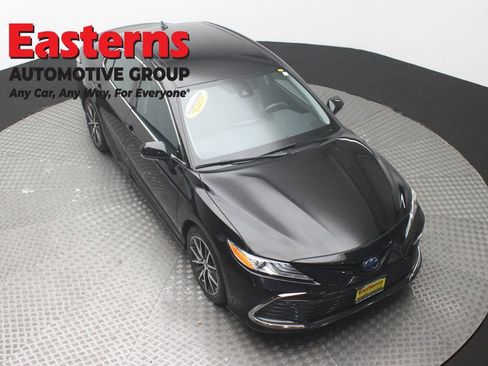 Used 2022 Toyota Camry XLE FWD image 3