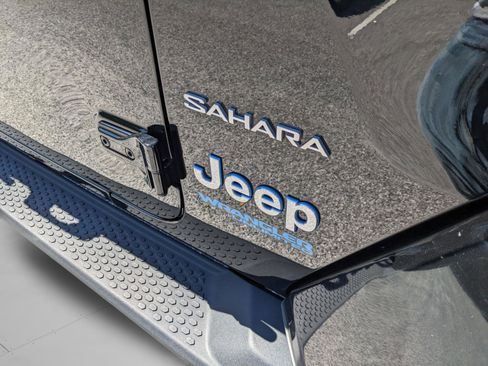 Used 2022 Jeep Wrangler Unlimited Sahara image 41