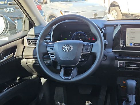 Used 2025 Toyota Camry LE image 23