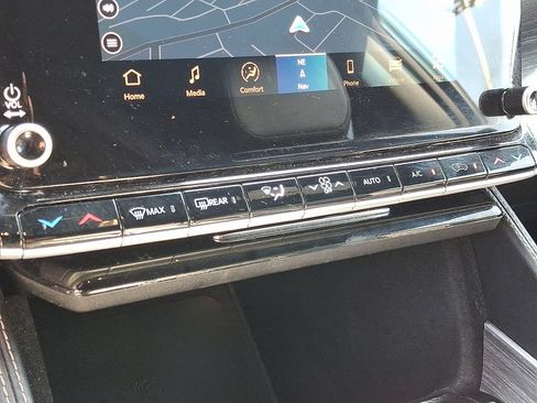Used 2024 Jeep Wagoneer Series II w/ Flexible Seating Group AWD/4WD image 16