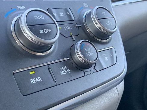 Used 2017 Toyota Sienna XLE w/ XLE Navigation Package FWD image 30