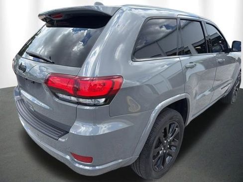 Used 2019 Jeep Grand Cherokee Altitude AWD/4WD image 5
