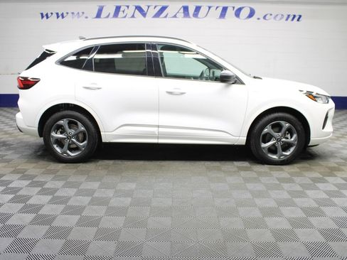 Used 2024 Ford Escape ST-Line w/ Tech Pack #1 AWD/4WD image 2